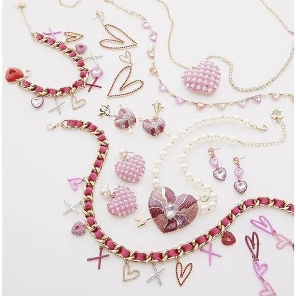 Betsey Johnson Gold Tone Charm XO Pink Ribbon Heart Crystal Choker Necklace New - Picture 8 of 8
